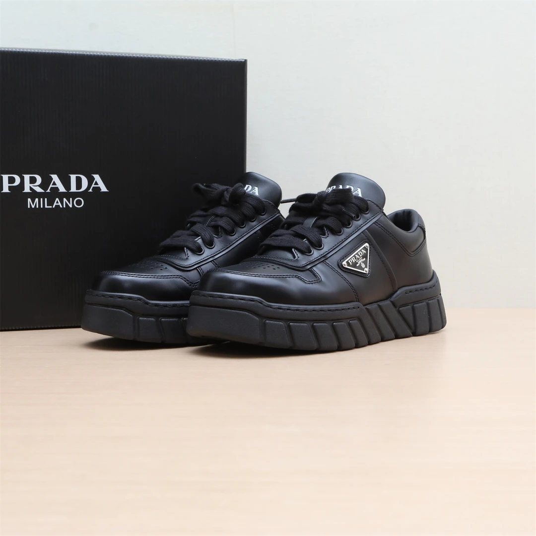 99新 Prada/普拉达 三角标 休闲鞋 黑色 39.5码P244276624