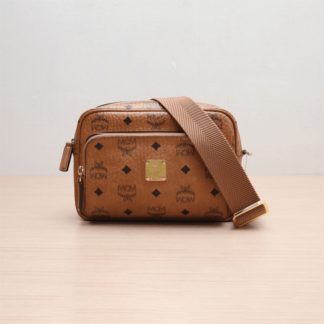 99新 MCM 斜挎相机包 焦糖色 干邑色 皮革C P224623442