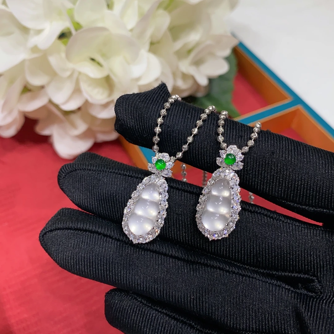 S925银镶嵌俄料石英质玉迷你福豆吊坠天然小众玉石豆子项链小挂件