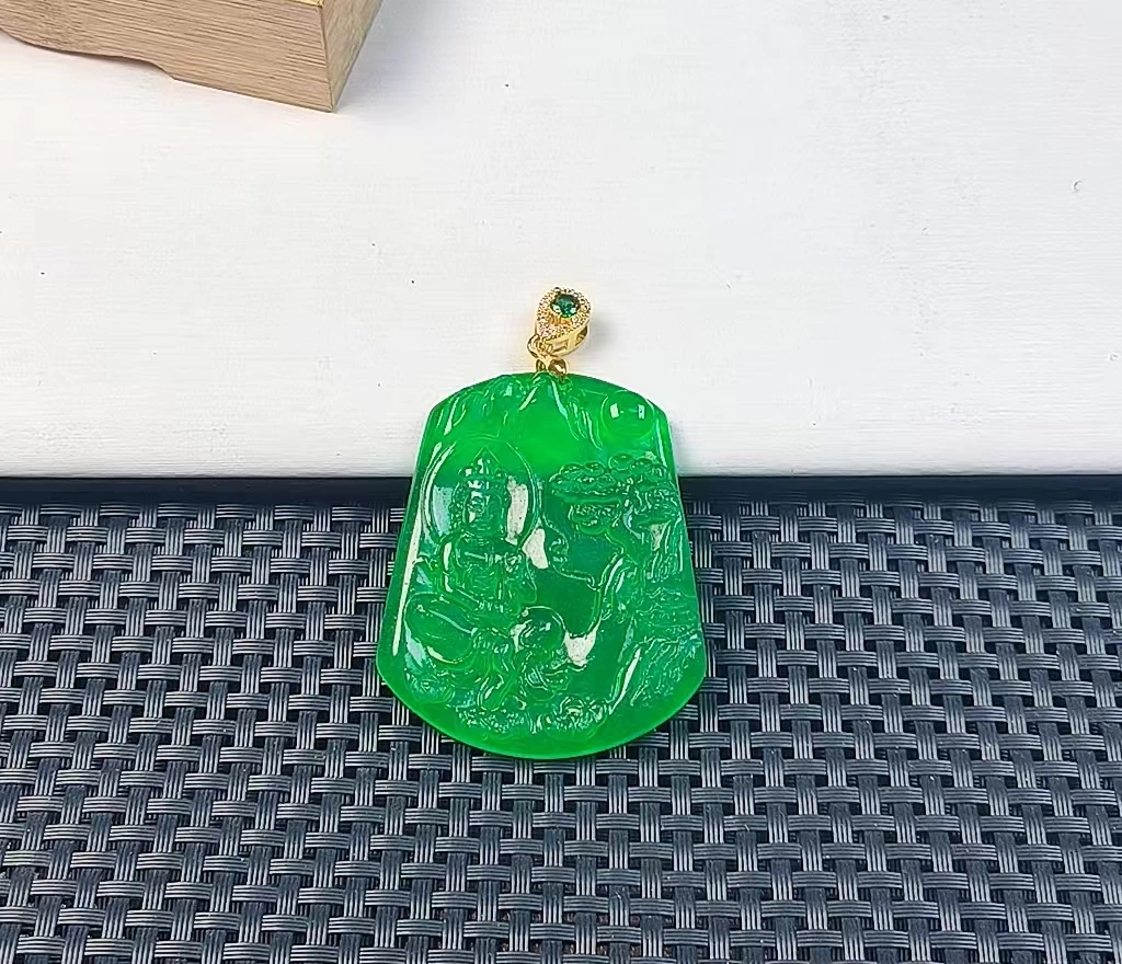 （聚宝严选）1112绿观音山水牌吊坠精致气质妈妈款时尚精美