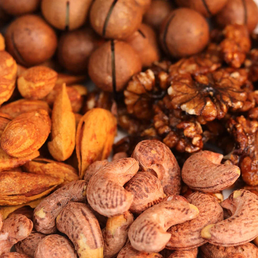 四罐坚果礼盒巴旦木+夏威夷果+紫皮腰果+琥珀核桃仁脆香好吃