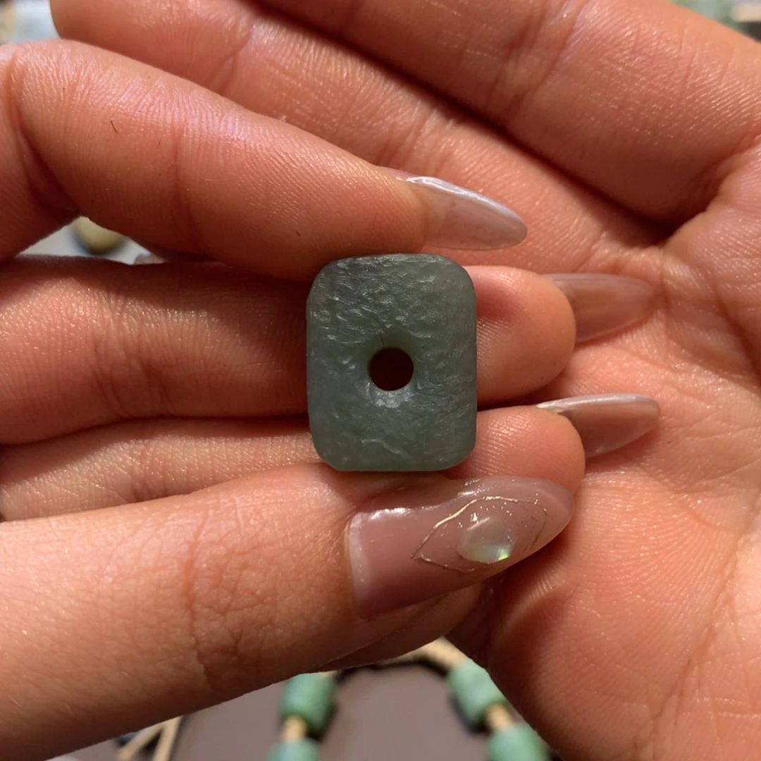 【闪购商品】和田玉（糖玉）颈饰未镶嵌书****咪