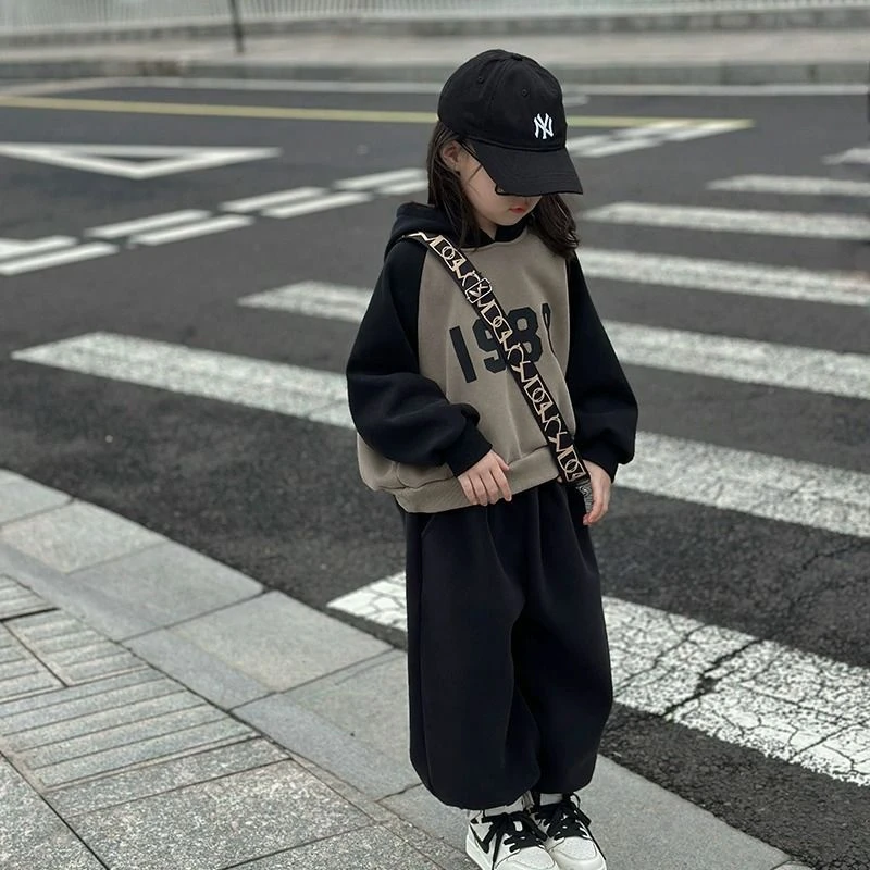 女宝宝套装春秋2023新款连帽卫衣洋气时髦运动卫裤女童加绒上衣潮