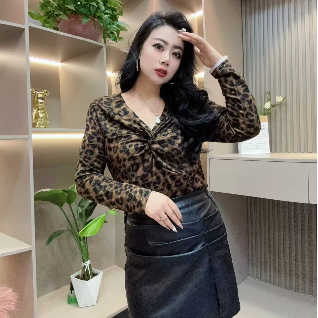 早春洋气小衫-酷 3421时尚潮流花纹拧劲舒适打底胖MM大码女装新款