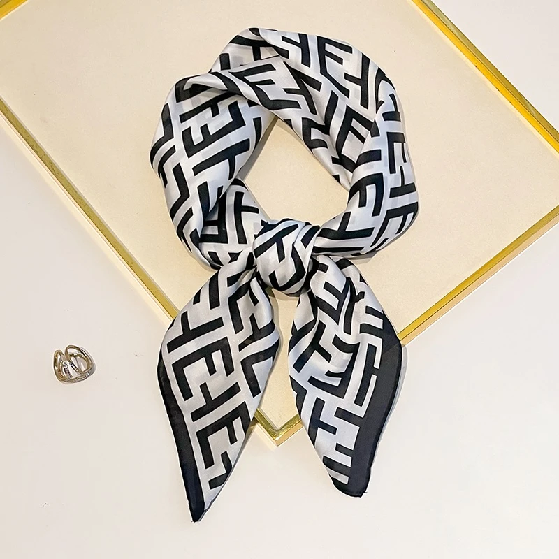 时尚百搭气质方巾丝巾女搭配衬衫空姐洋气薄款护颈围脖子网红围巾