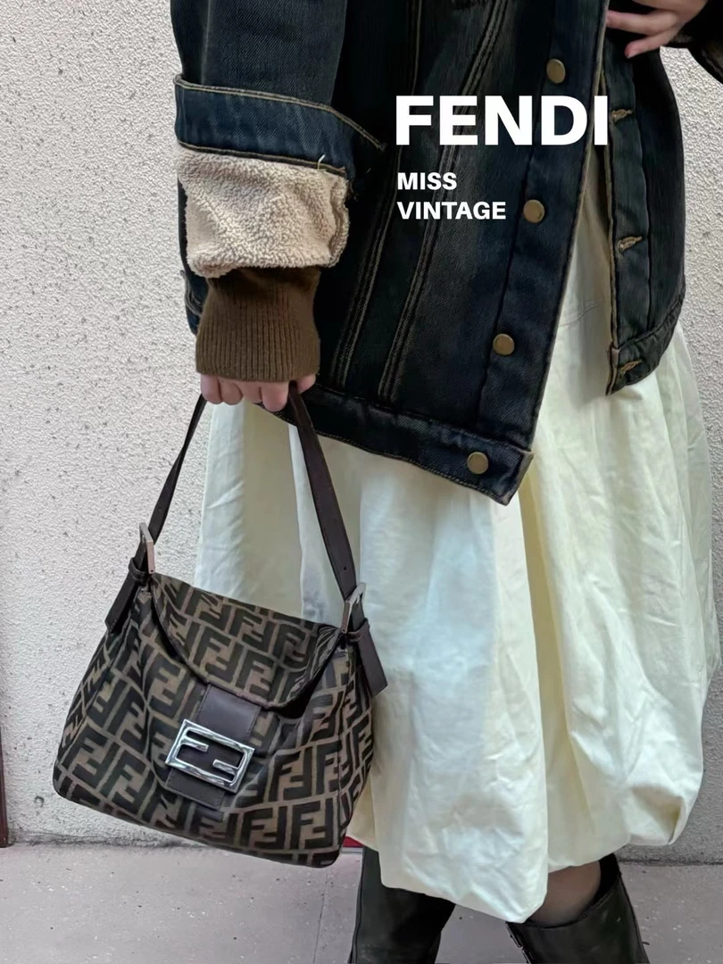 95新 FENDI/芬迪 觅时/老花搭扣胖丁/113548