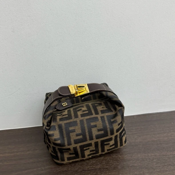 95新 FENDI/芬迪 觅时/金扣小饭盒/113556