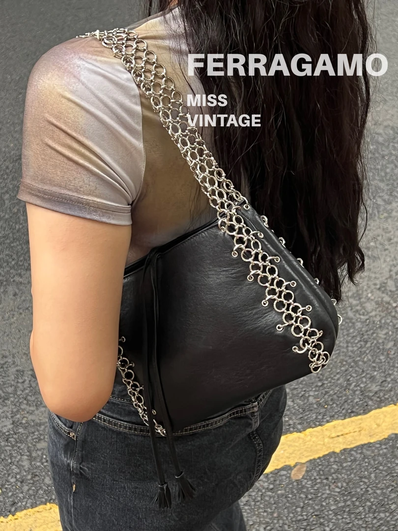 95新 FERRAGAMO/菲拉格慕 觅时/弹簧链条单肩包/112177