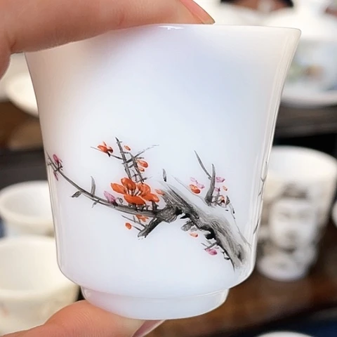 手绘高冰梅花冰种玉瓷