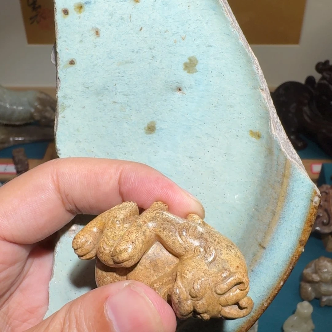 钧窑瓷盘龙*阁釉水肥厚