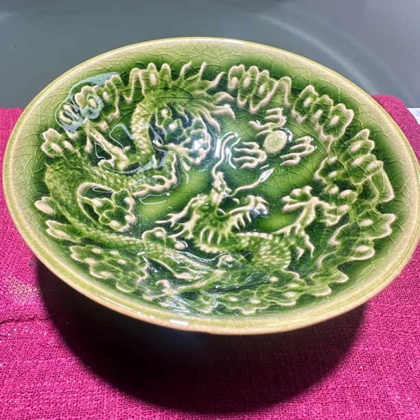 雕刻龙纹绿冰裂纹茶杯