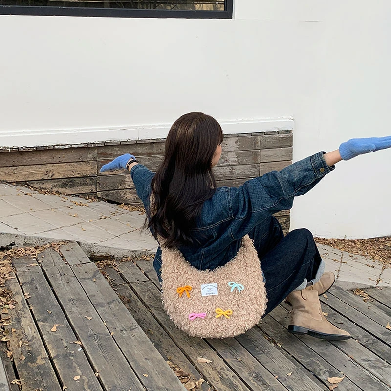 时尚彩色蝴蝶结短斜挎毛毛包新款秋冬大容量单肩毛绒包百搭女包包