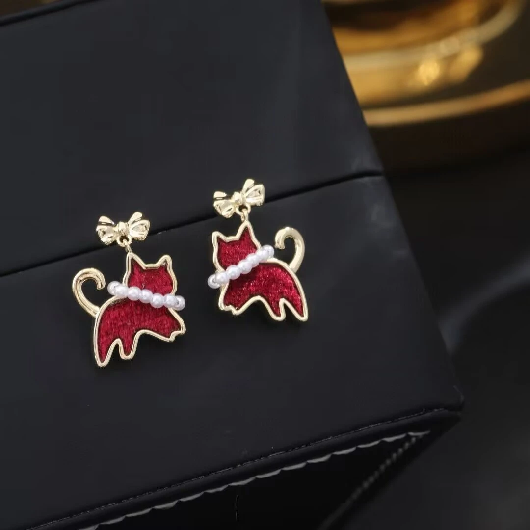铜合金合成锆石耳饰 《货号8438》红色小狗吊坠耳环