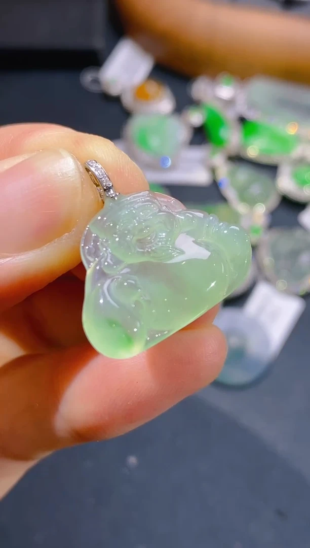 【闪购商品】翡翠吊坠(不含链)18K金镶嵌冰飘绿荧光财爷