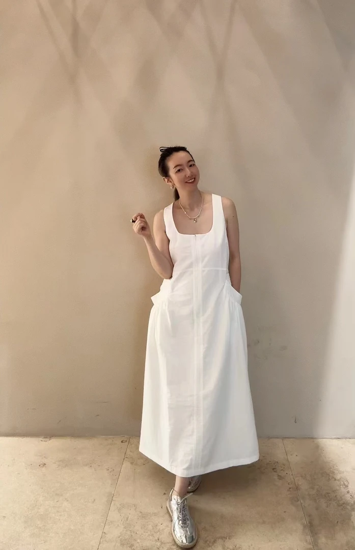 INSIS后背扭结白色连衣裙