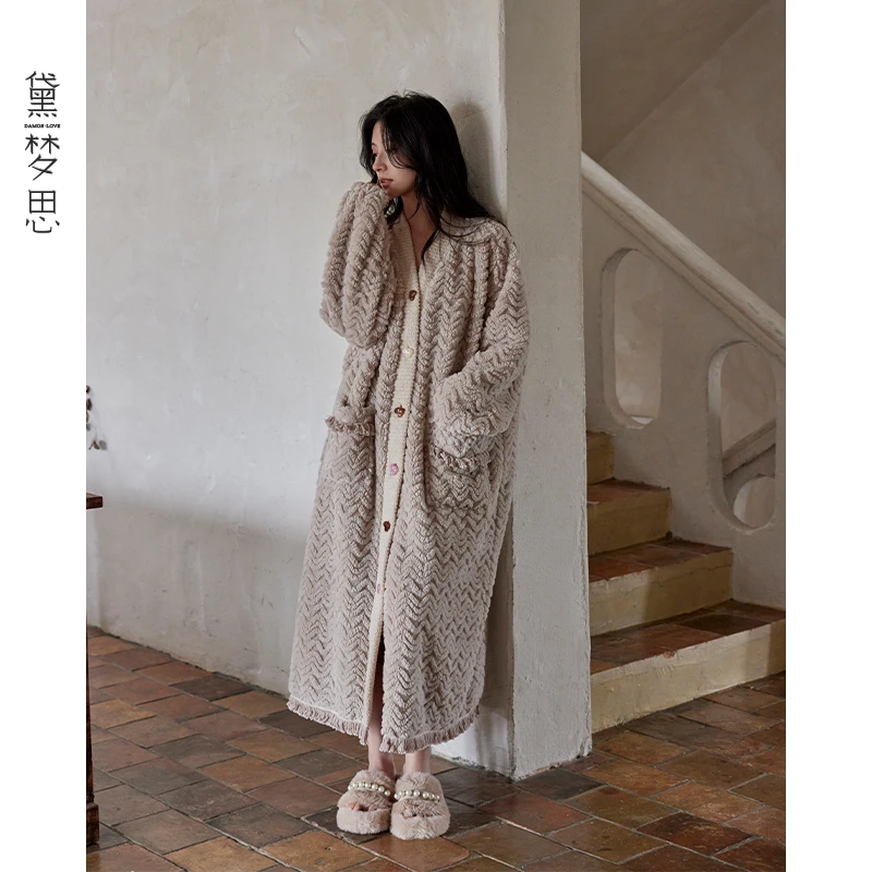 黛梦思【是心动】长款睡衣女秋冬加绒加厚珊瑚绒家居服V领浴袍睡袍