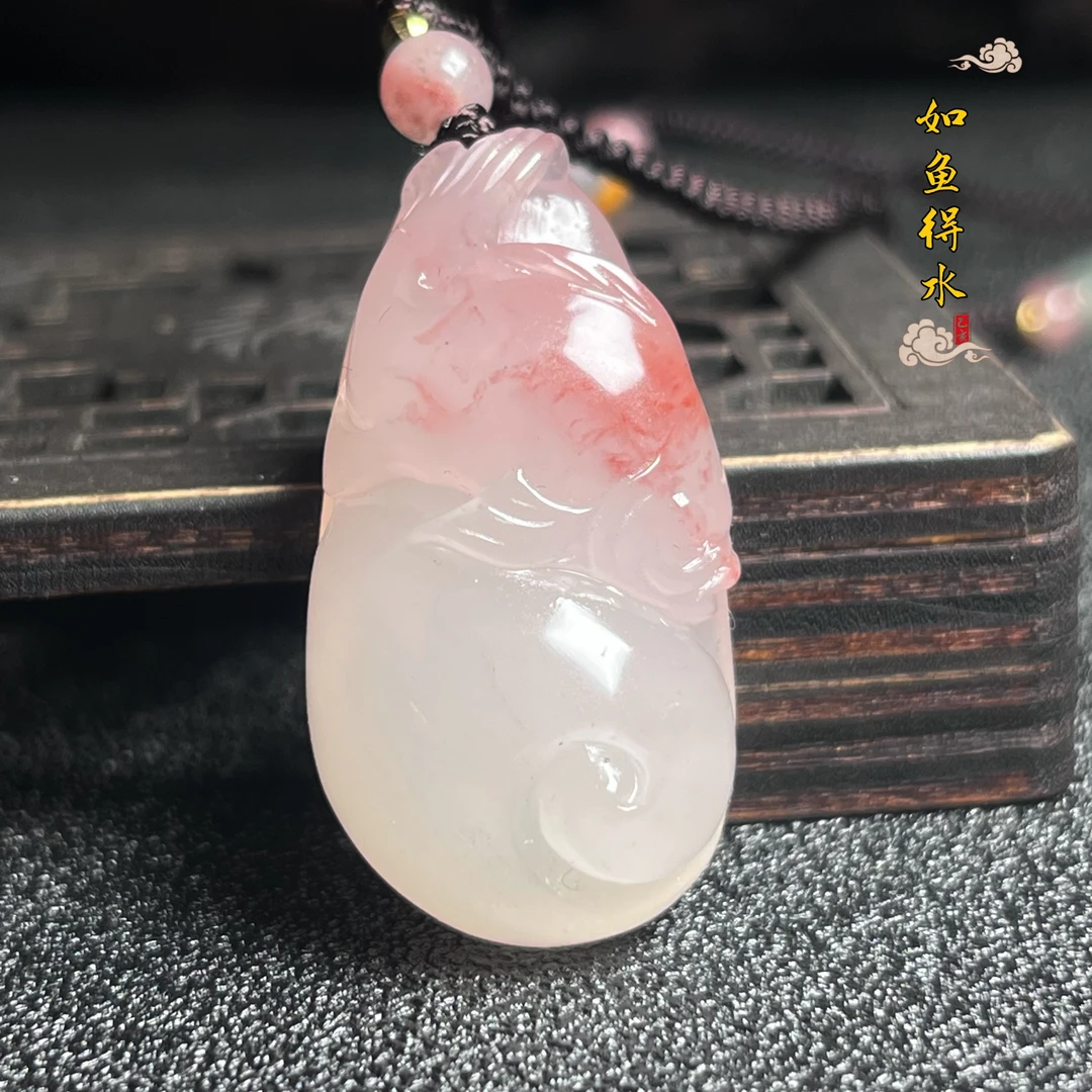 鸡血玉年年有余吊坠挂件手工俏色雕刻项链白底红鱼项链桂林玉包邮
