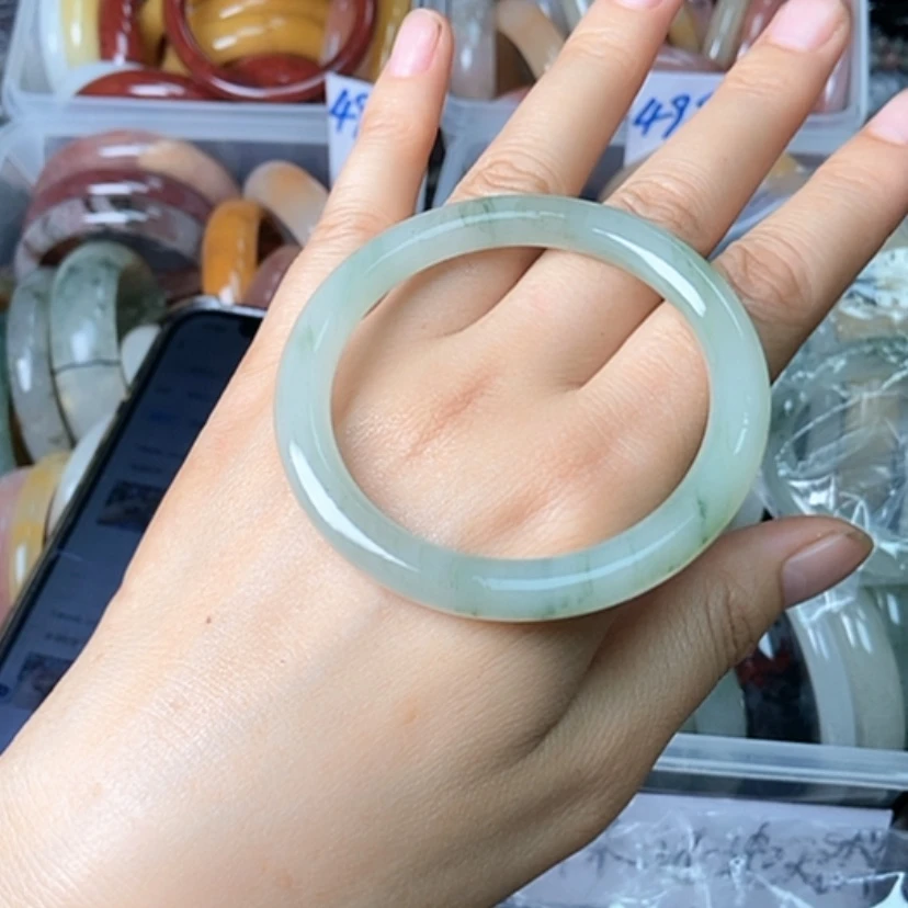 【闪购商品】石英质玉手镯未镶嵌弋*剧