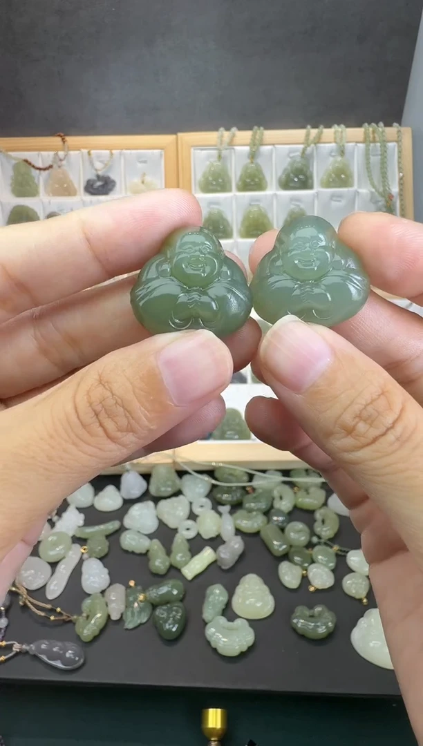 【闪购商品】和田玉挂件未镶嵌25左右高冰抱抱佛多样性发1