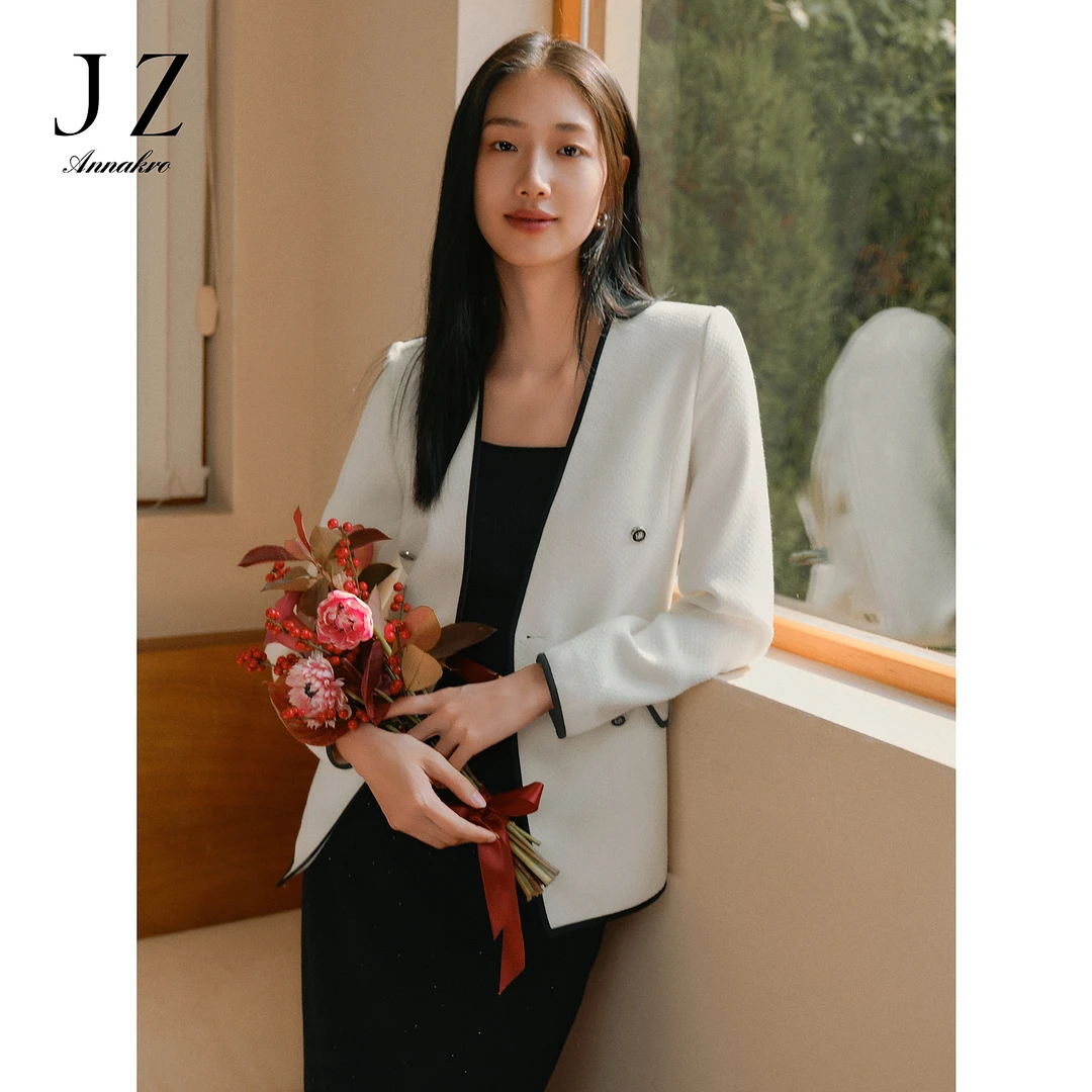 玖姿安娜蔻KWFC40102优雅小香风撞色边无领立裁西装外套女2025春
