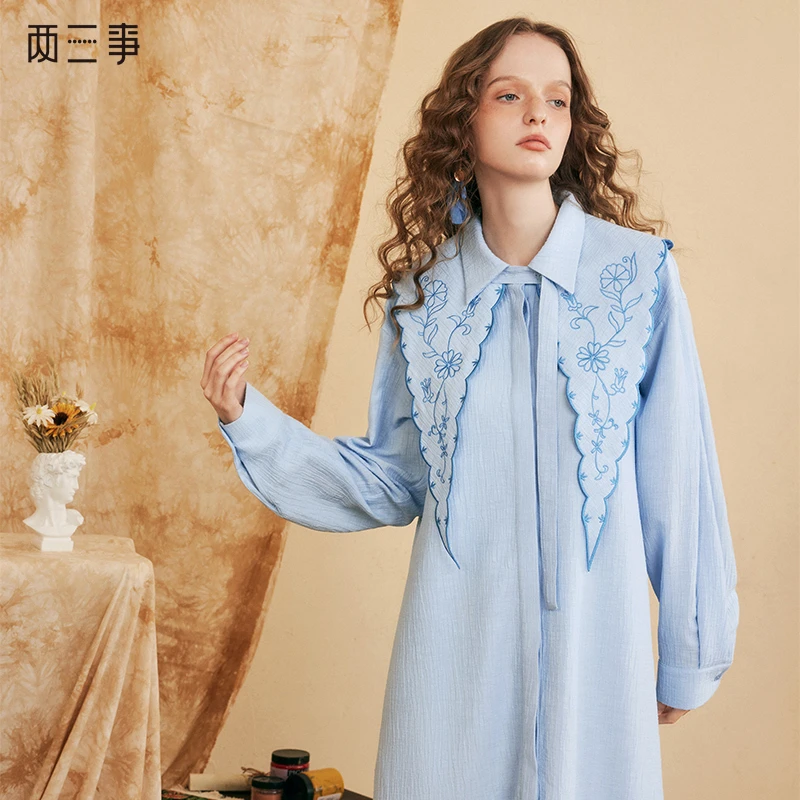 两三事 蓝铃追风  绣花可拆双层领宽松衬衫裙连衣裙S24QLY020