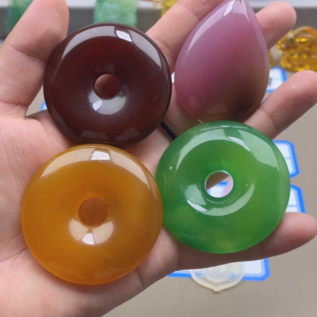 玛瑙/玉髓颈饰未镶嵌猪**.