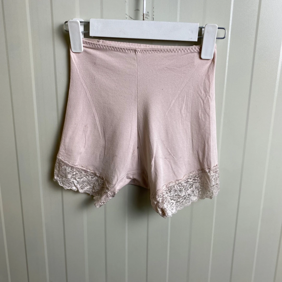 A136夏季女士舒适柔软蕾丝打底裤