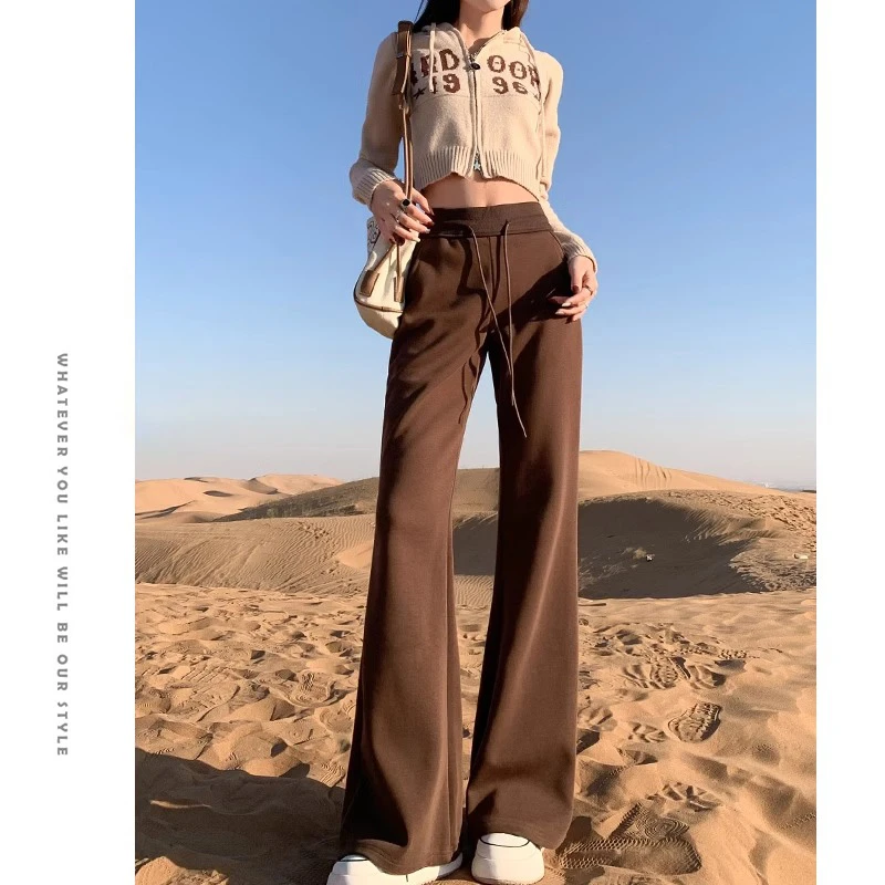 美拉德咖色高腰微喇运动卫裤女2025秋冬加绒修身显瘦休闲喇叭裤子