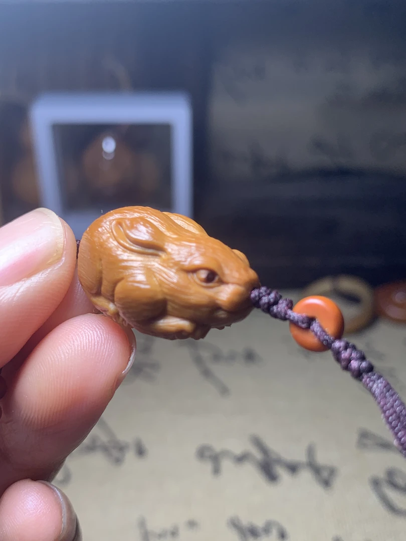 橄榄核纯手工雕刻兔子