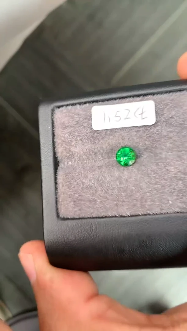 【闪购商品】定制石榴石裸石未镶嵌1.52ct 沙弗莱