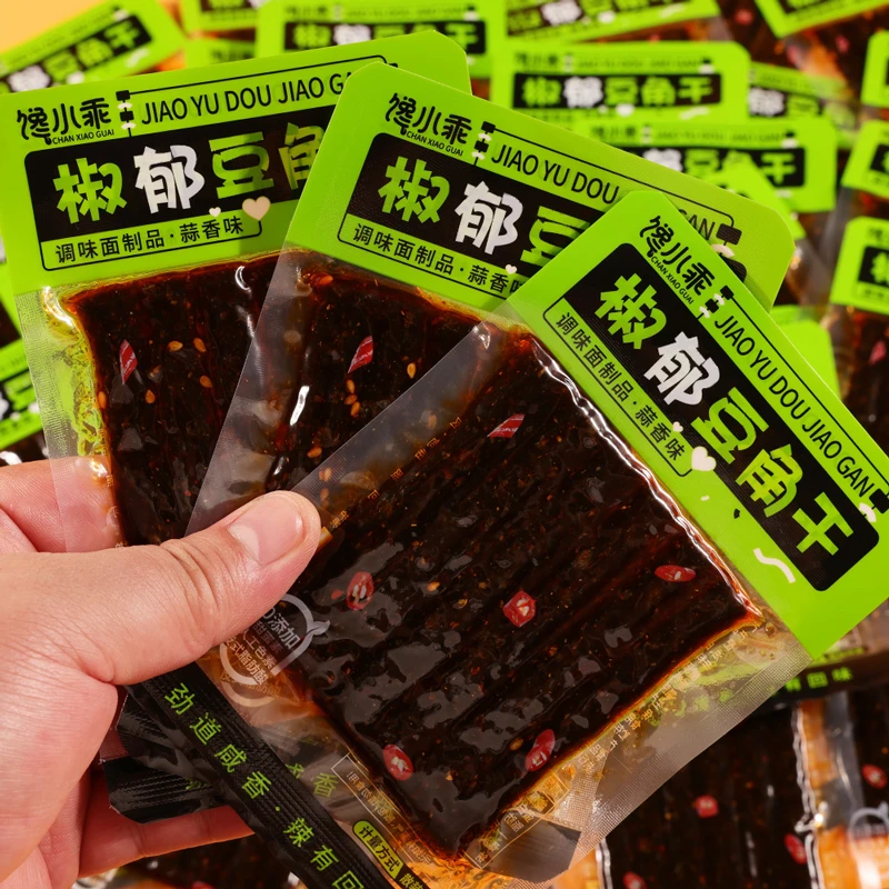 蒜香椒郁豆角干辣条麻辣零食儿时回忆宵夜充饥小吃休闲