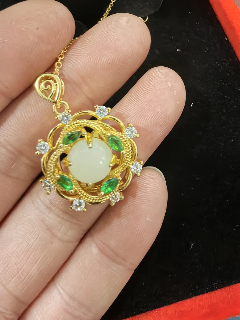 H012-和田玉花开富贵吊坠（合金过敏者勿拍不配证书）