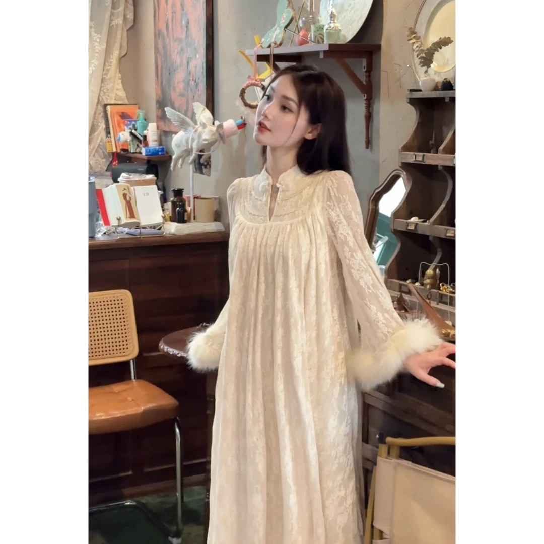 Mill Lin【杏仁奶霜】新款新中式风重工压褶蕾丝狐狸毛显瘦连衣裙