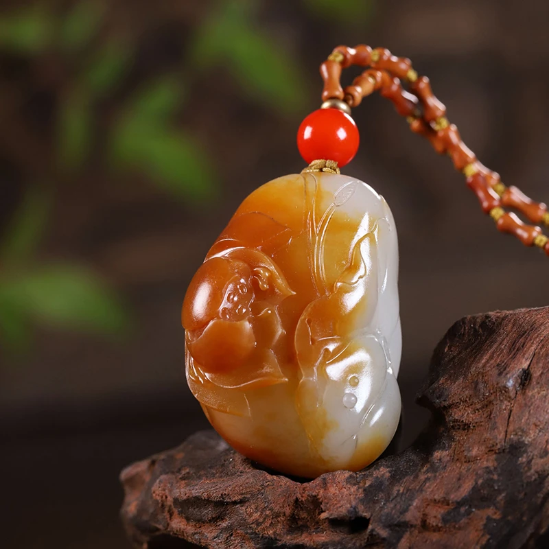 精品独籽油红皮荷花挂件34g在售新疆和田玉籽料玉质细腻真皮真色