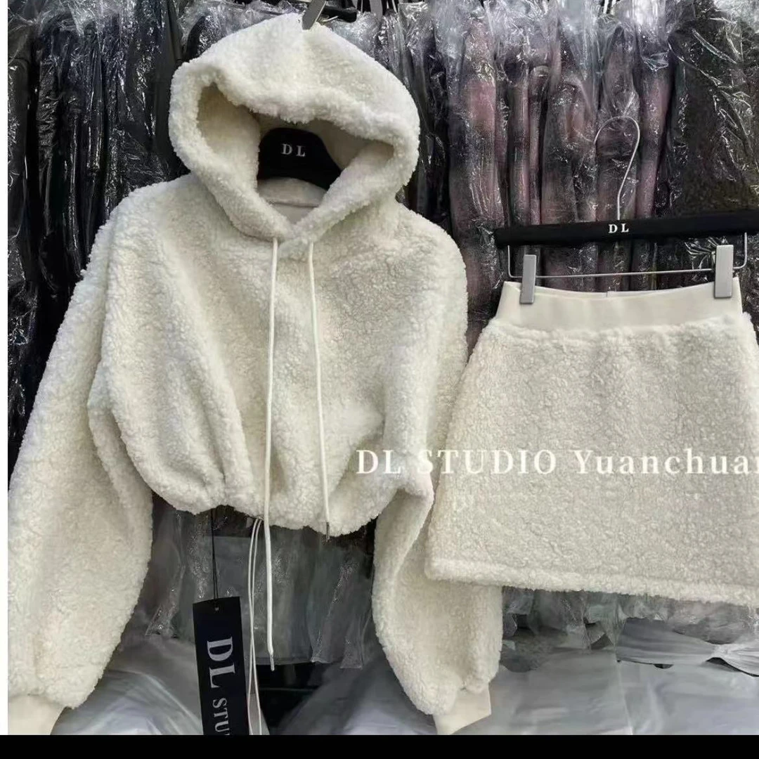 悠悠 冬季小个子穿搭一整套搞高绒连帽外套半身裙套装