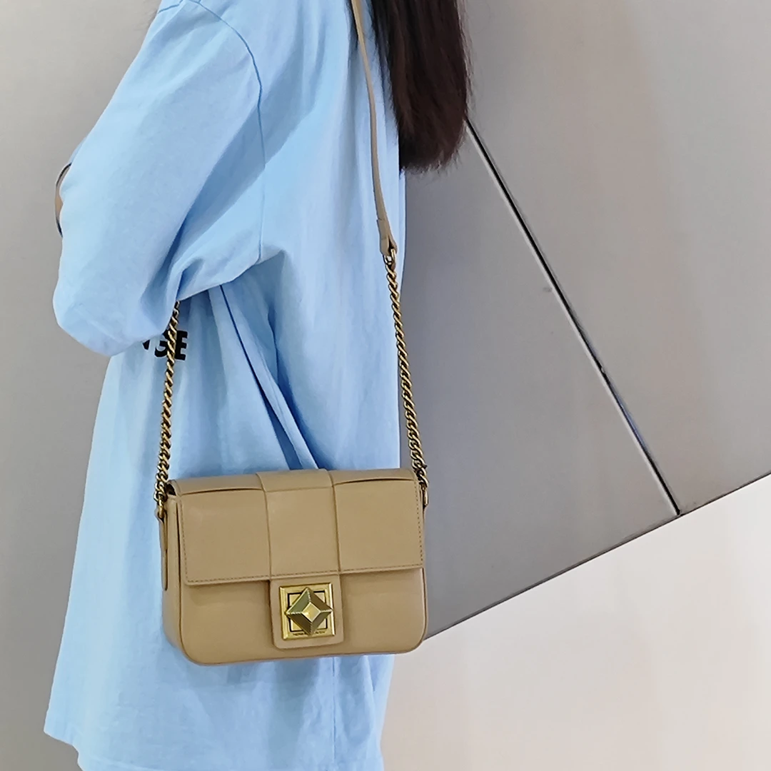 食草堂2023复古包包相机包小方包小众高级感百搭单肩包链条斜挎包