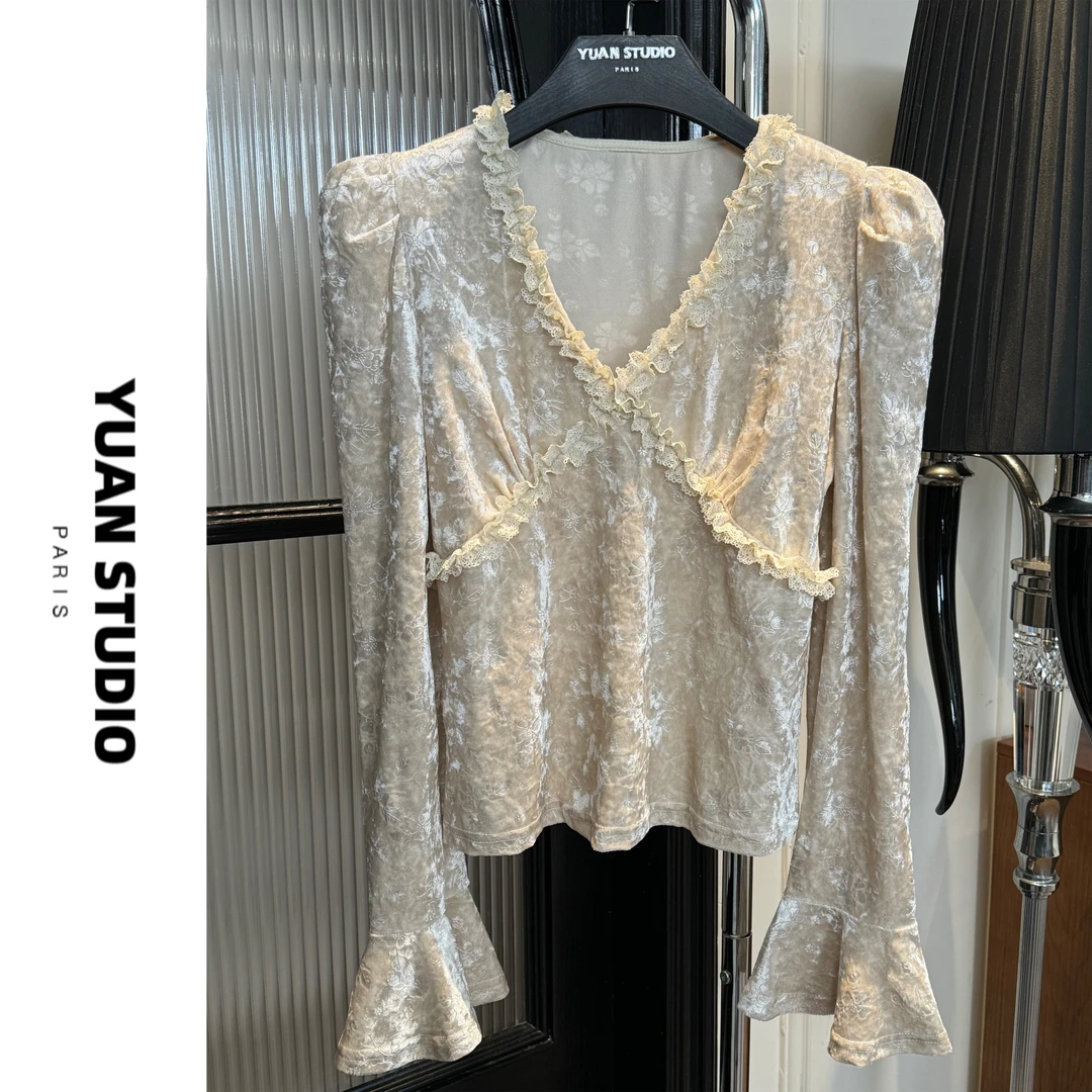 YUAN【魅力磁场】订制法式气质浮雕花卉丝绒荷叶袖显瘦V领衬衣