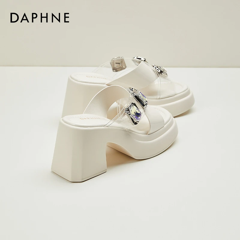 达芙妮白色厚底高跟外穿半拖女2025夏季露趾交叉带增高粗跟凉拖鞋