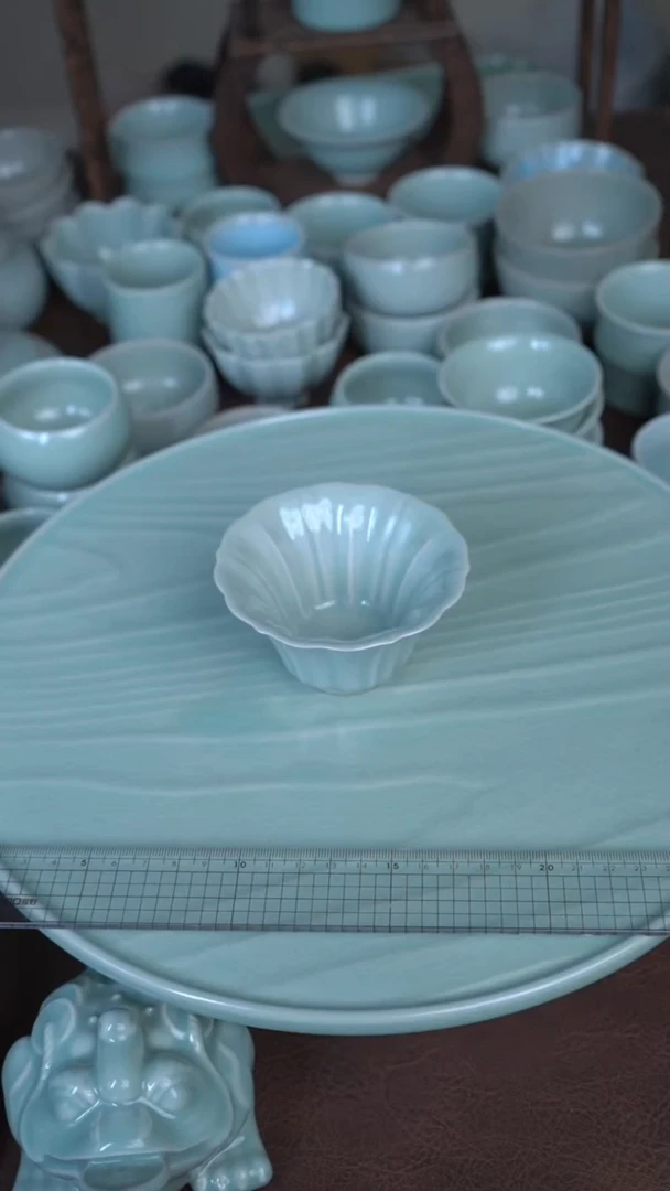 【闪购商品】汝瓷花口杯一只4/5