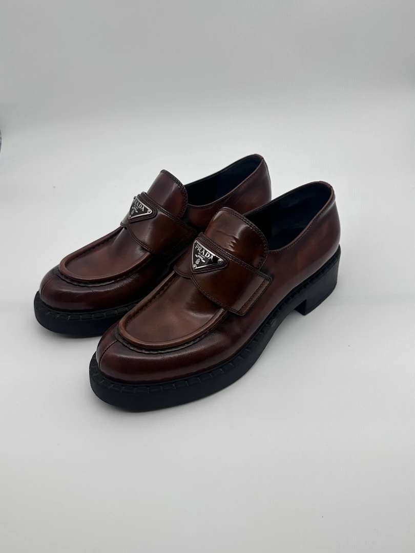 Prada/普拉达 亮面皮革时尚乐福平底乐福鞋 37码/f006