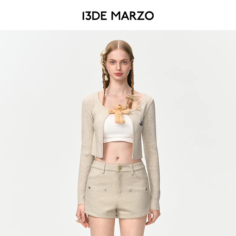 13DE MARZO女士 24早秋新款玩偶纽扣开衫甜美短款外套针织衫毛衣