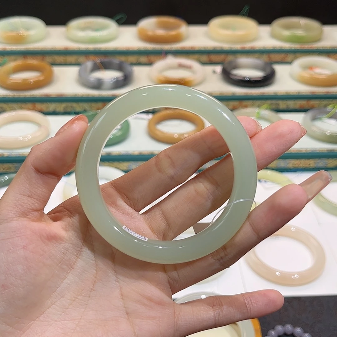 和田玉手镯未镶嵌雪*飞