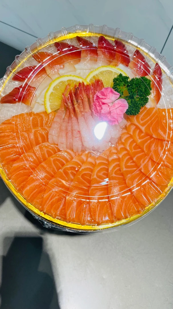 鱼200克 北极贝9片 无头甜虾15只