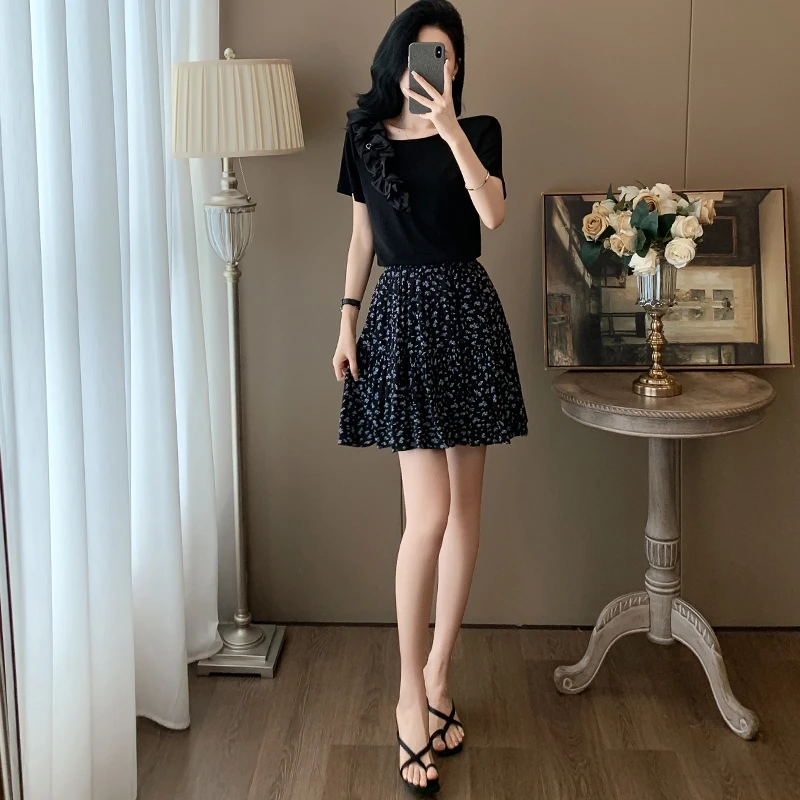 休闲运动套装裙女夏季2024新款修身黑色时尚气质短袖上衣碎花短裙