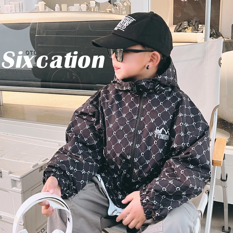 男童春装满印字母连帽冲锋衣儿童防风外套潮童装户外开衫S6876