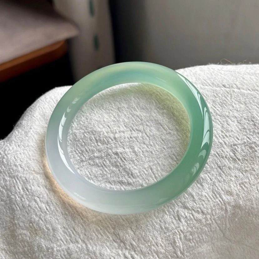 玉髓手镯正圈半山半水时尚潮流大圈口玉镯女款玛瑙玉髓飘绿