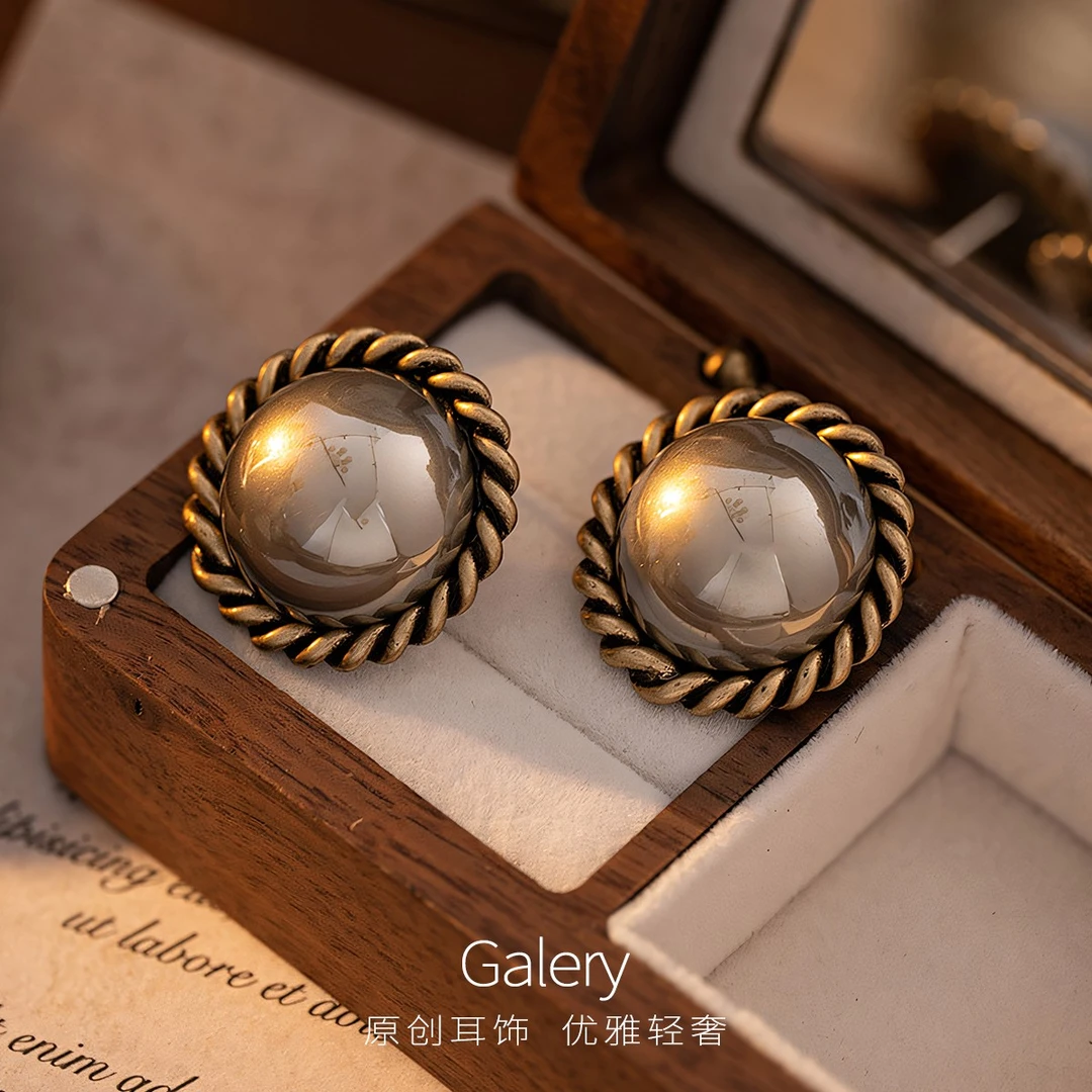 铜合金耳饰 银针复古法式高级感气质轻奢简约圆形中古耳钉女耳环