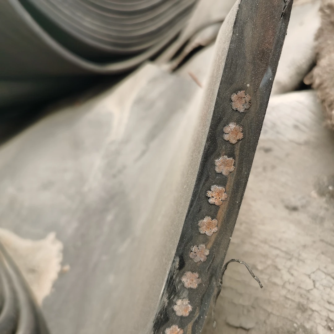 2米宽夹钢丝旧输送带铺地面铺车间旧传送带 14-16 毫米厚