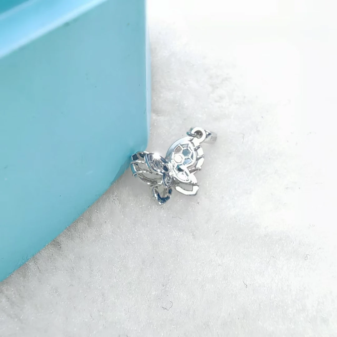 PT950铂金吊坠 鱼鳞蝴蝶铂金吊坠  灵动   简约时尚 气质