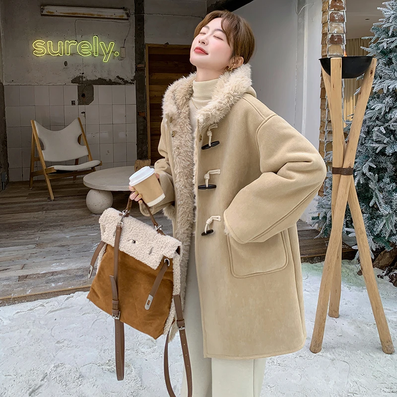 牛角扣连帽麂皮绒皮毛一体羊羔毛外套女冬季小个子加厚加绒款大衣